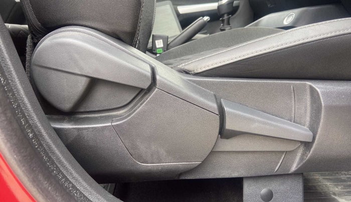 2022 Nissan MAGNITE XV PREMIUM, Petrol, Manual, 18,809 km, Driver Side Adjustment Panel