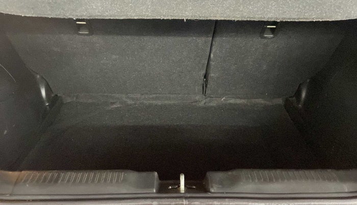 2019 Maruti Swift ZDI AMT, Diesel, Automatic, 63,234 km, Dicky (Boot door) - Jack missing