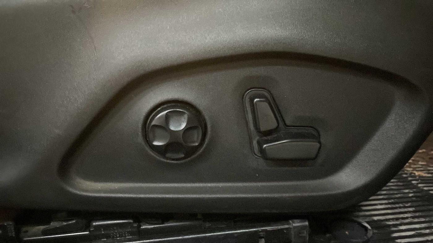 2018 Jeep Compass LIMITED PLUS PETROL AT, Petrol, Automatic, 73,861 km, Driver Side Adjustment Panel