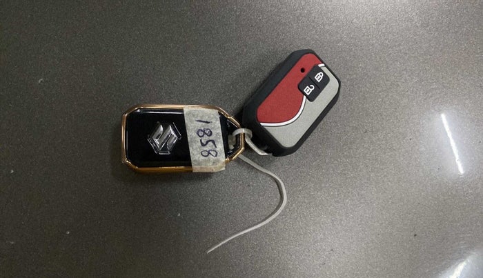 2018 Maruti Dzire ZXI AMT, Petrol, Automatic, 43,239 km, Key Close Up