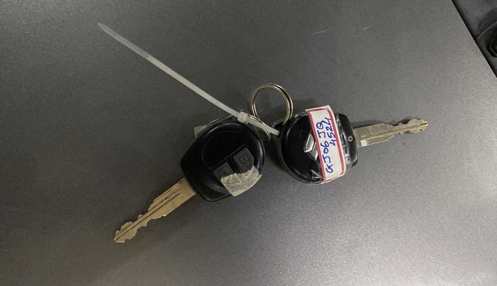 2016 Maruti Wagon R 1.0 VXI, CNG, Manual, 45,622 km, Key Close Up