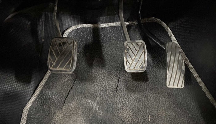 2016 Maruti Wagon R 1.0 VXI, CNG, Manual, 45,622 km, Pedals