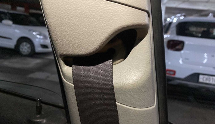 2014 Maruti Alto K10 LXI, Petrol, Manual, 68,319 km, Front left seat (passenger seat) - Retractor not working