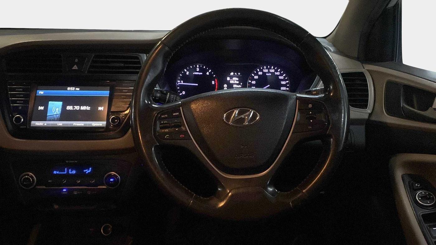 2016 Hyundai Elite i20 ASTA 1.4 CRDI (O), Diesel, Manual, 1,10,303 km, Steering Wheel Close Up