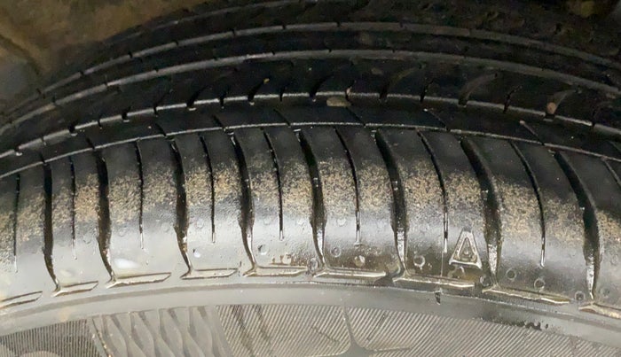 2021 Hyundai NEW I20 ASTA 1.2 AT, Petrol, Automatic, 7,447 km, Left Rear Tyre Tread