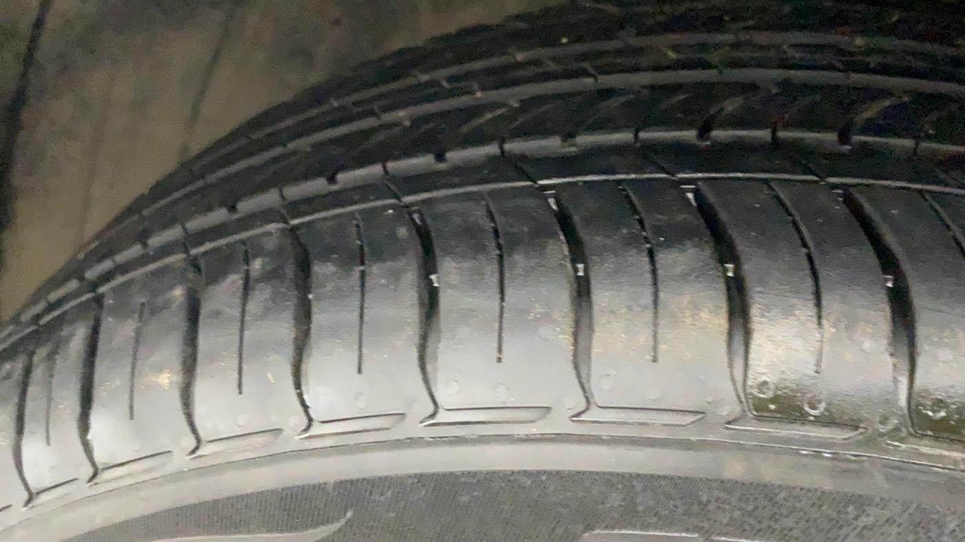 2021 Hyundai NEW I20 ASTA 1.2 AT, Petrol, Automatic, 7,447 km, Left Front Tyre Tread
