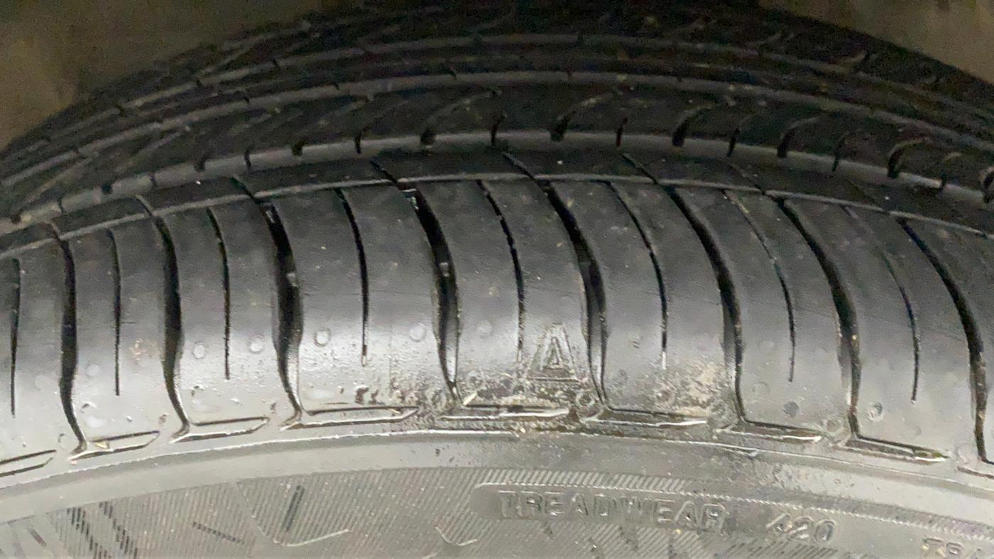 2021 Hyundai NEW I20 ASTA 1.2 AT, Petrol, Automatic, 7,447 km, Right Front Tyre Tread