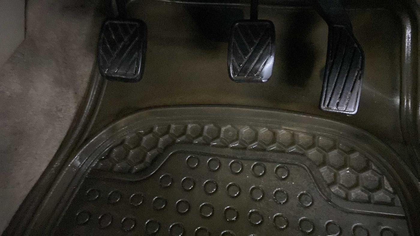 2017 Maruti Swift Dzire VXI, Petrol, Manual, 54,025 km, Pedals