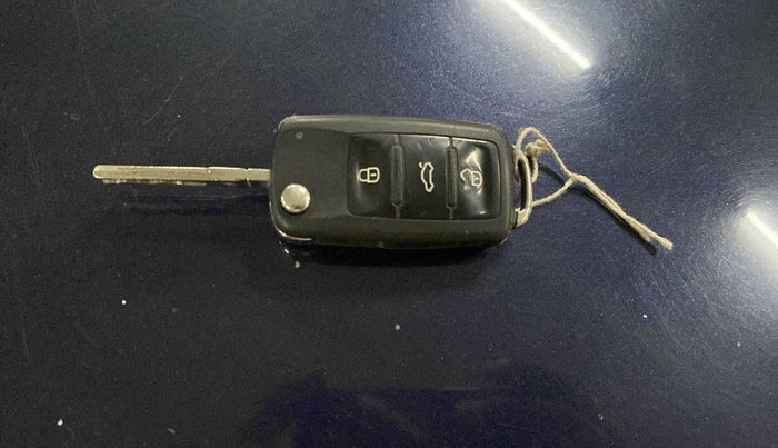 2015 Volkswagen Polo COMFORTLINE 1.2L, Petrol, Manual, 39,160 km, Key Close Up