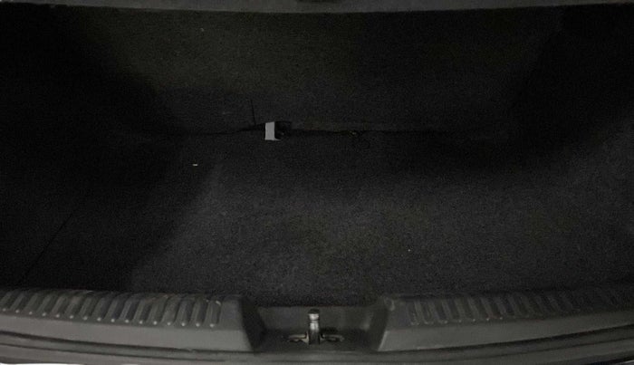 2015 Volkswagen Polo COMFORTLINE 1.2L, Petrol, Manual, 39,160 km, Boot Inside