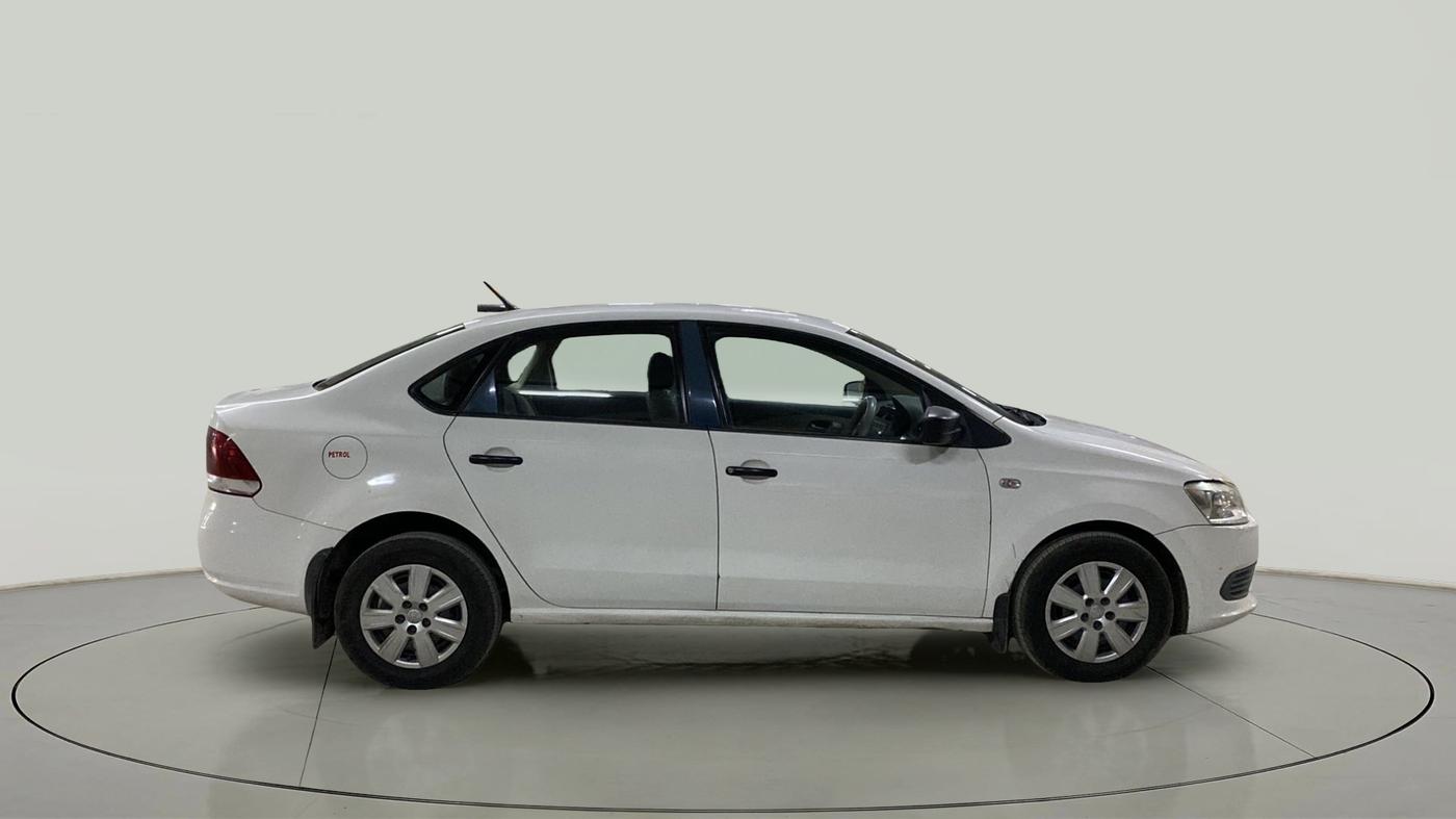 2011 Volkswagen Vento TRENDLINE 1.6, Petrol, Manual, 60,501 km, Right Side View