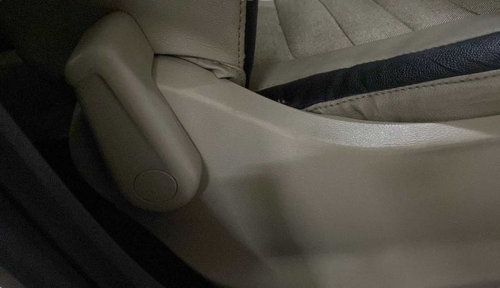 2011 Volkswagen Vento TRENDLINE 1.6, Petrol, Manual, 60,501 km, Driver Side Adjustment Panel