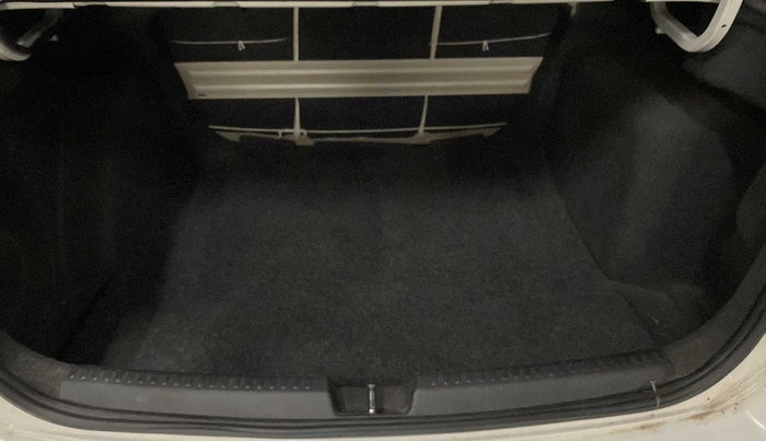 2011 Volkswagen Vento TRENDLINE 1.6, Petrol, Manual, 60,501 km, Boot Inside