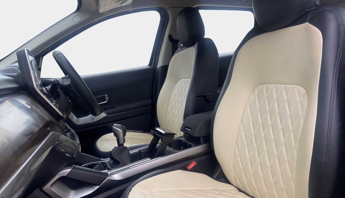 2021 Tata Harrier XT 2.0L KRYOTEC, Diesel, Manual, 17,841 km, Right Side Front Door Cabin