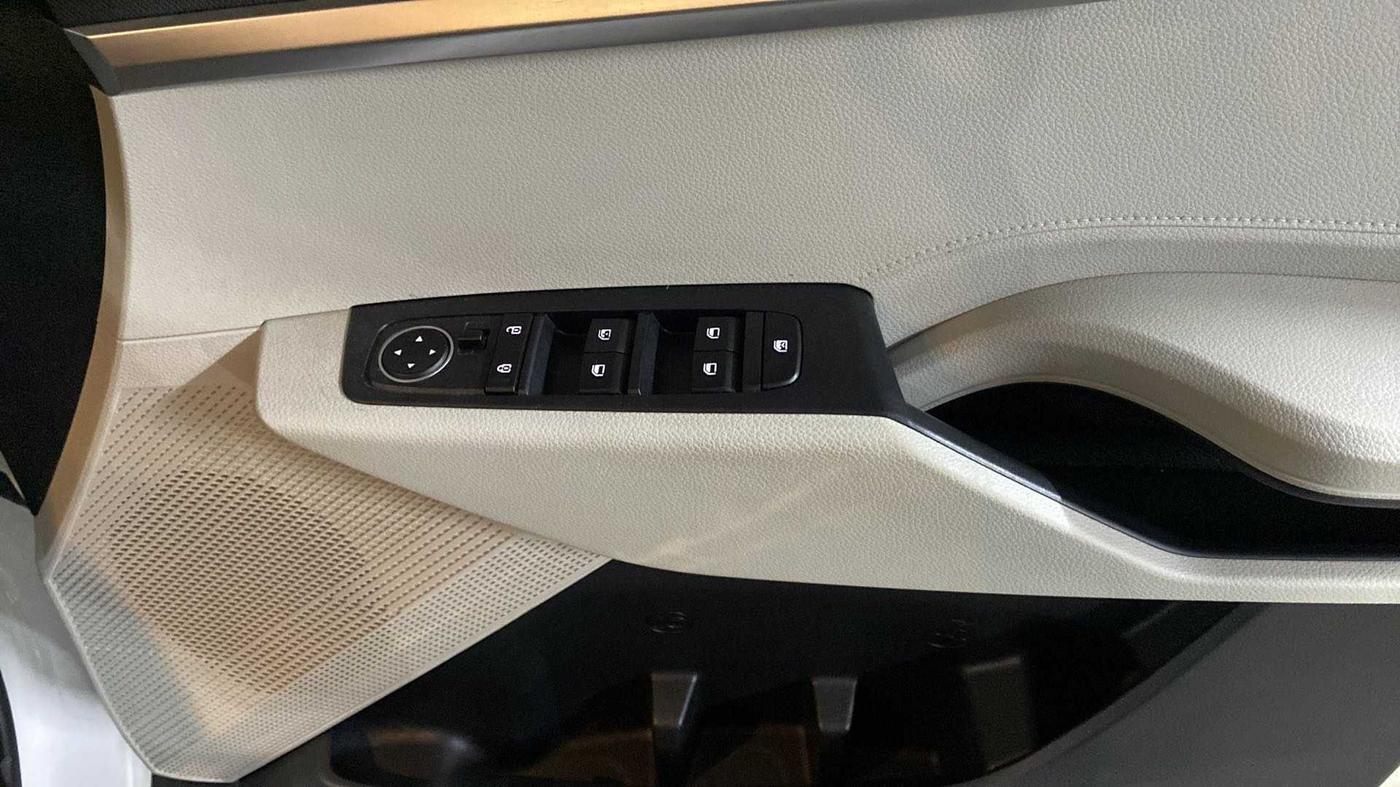2022 KIA CARENS PRESTIGE 1.4 PETROL 7 STR, Petrol, Manual, 13,034 km, Driver Side Door Panels Control