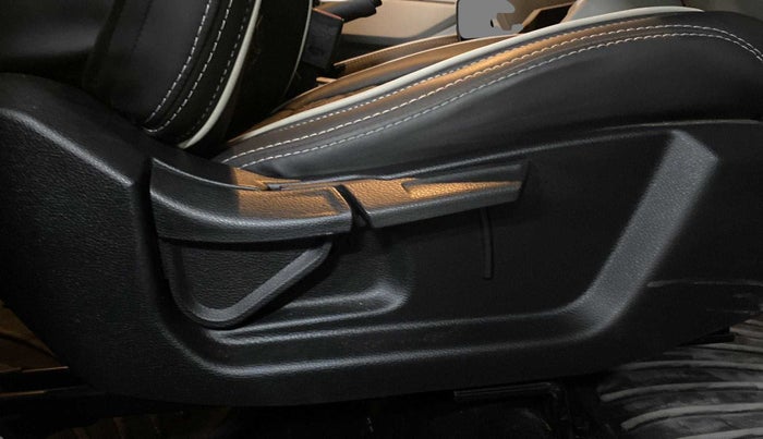 2022 KIA CARENS PRESTIGE 1.4 PETROL 7 STR, Petrol, Manual, 13,034 km, Driver Side Adjustment Panel