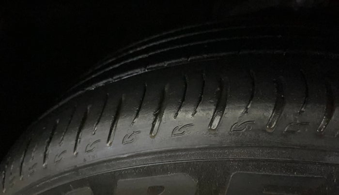 2023 Hyundai Tucson SIGNATURE 2.0 AT PETROL, Petrol, Automatic, 30,062 km, Left Front Tyre Tread