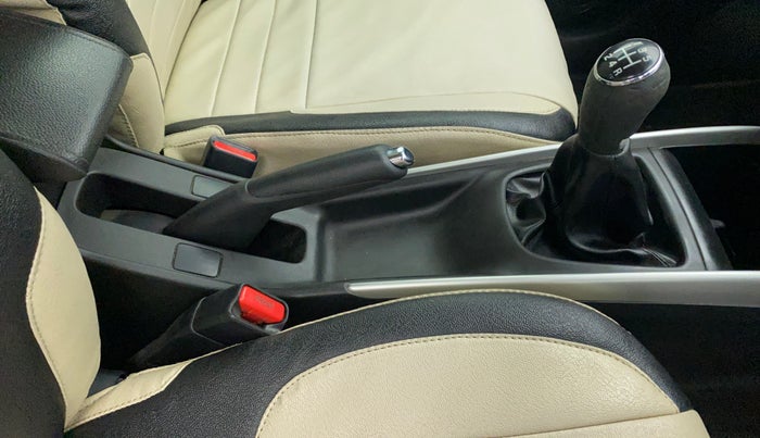 2016 Maruti Baleno ALPHA DIESEL 1.3, Diesel, Manual, 77,996 km, Gear Lever