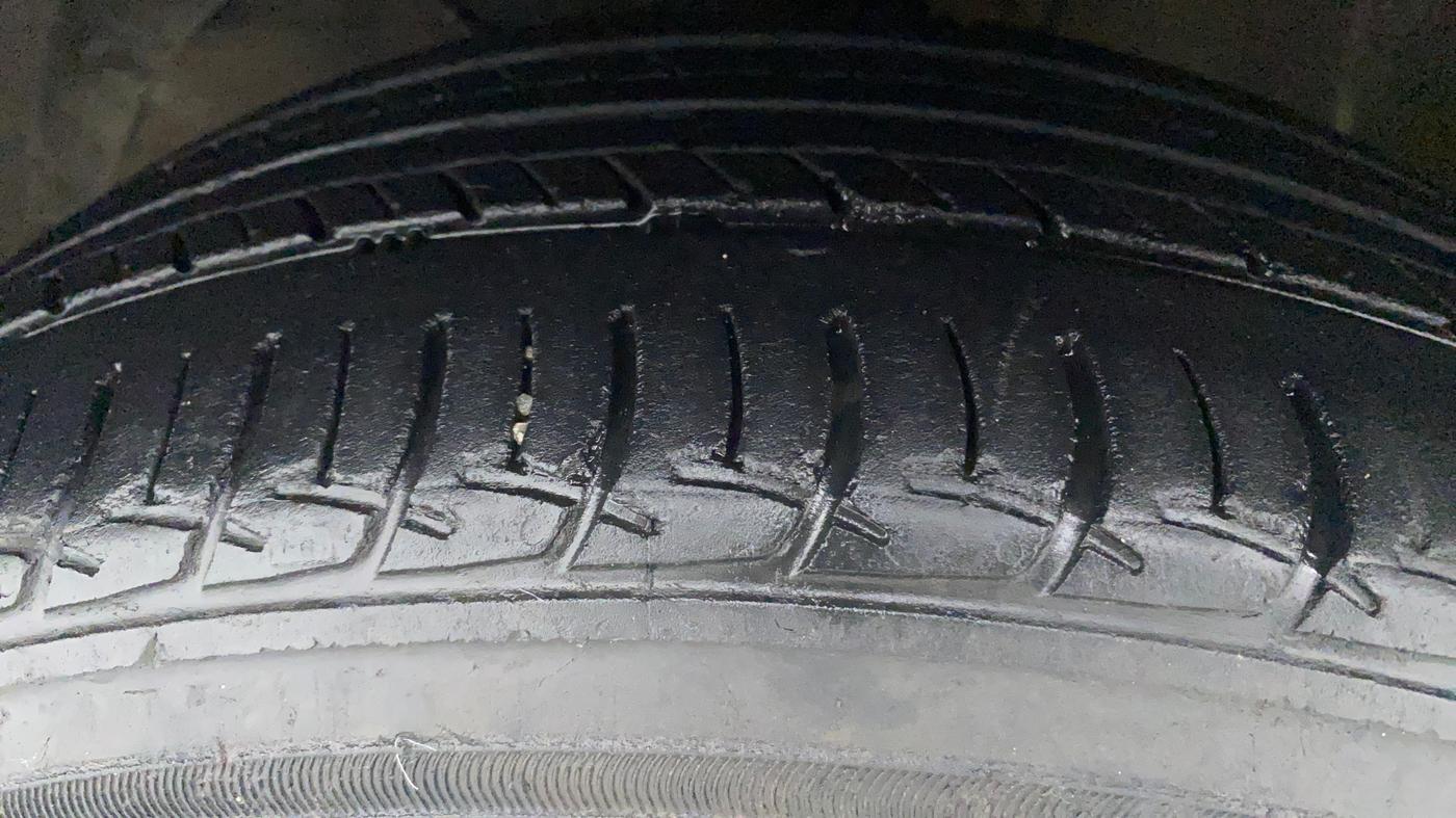 2016 Maruti Baleno ALPHA DIESEL 1.3, Diesel, Manual, 77,996 km, Left Front Tyre Tread