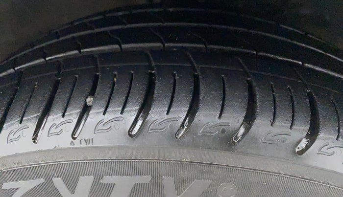 2016 Maruti Baleno ALPHA DIESEL 1.3, Diesel, Manual, 77,996 km, Right Front Tyre Tread