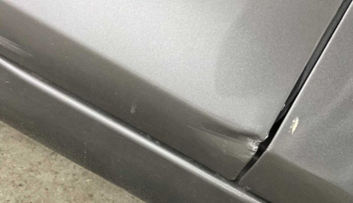 2016 Maruti Swift VXI, Petrol, Manual, 25,489 km, Right rear door - Slightly dented