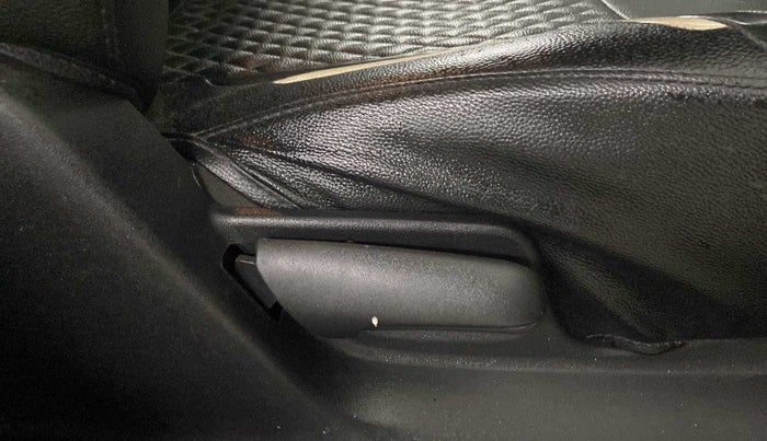 2016 Maruti Swift VXI, Petrol, Manual, 25,489 km, Driver Side Adjustment Panel