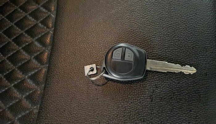 2016 Maruti Swift VXI, Petrol, Manual, 25,489 km, Key Close Up