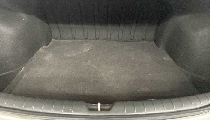 2017 Hyundai Verna 1.6 VTVT SX (O) AT, Petrol, Automatic, 54,662 km, Boot Inside
