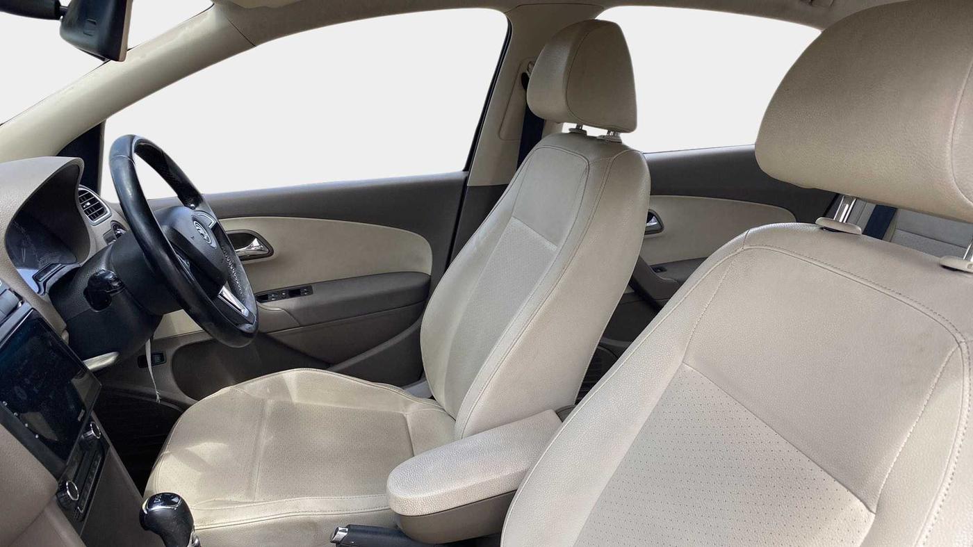 2015 Skoda Rapid 1.5 TDI CR STYLE PLUS AT, Diesel, Automatic, 85,805 km, Right Side Front Door Cabin