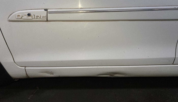 2013 Maruti Swift Dzire VDI, Diesel, Manual, 90,335 km, Left running board - Slightly dented
