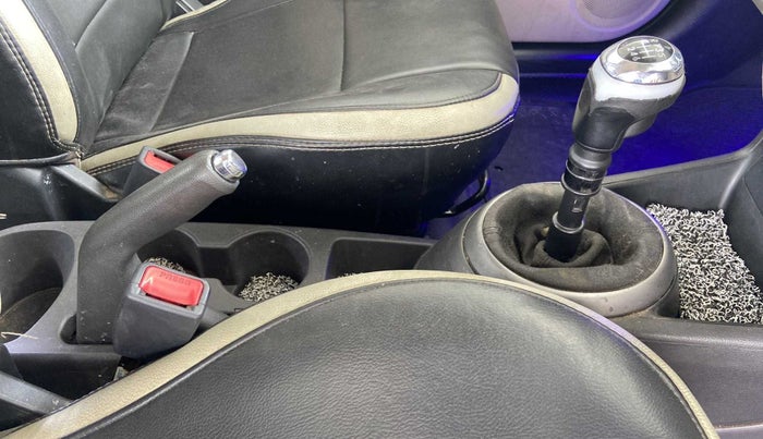 2013 Hyundai i20 ASTA 1.4 CRDI, Diesel, Manual, 88,070 km, Gear Lever