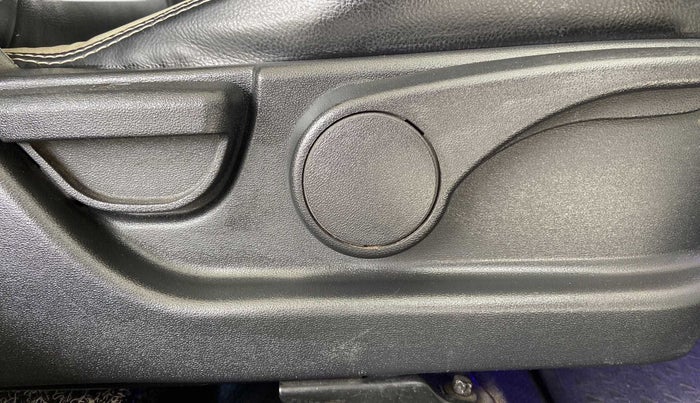 2013 Hyundai i20 ASTA 1.4 CRDI, Diesel, Manual, 88,070 km, Driver Side Adjustment Panel