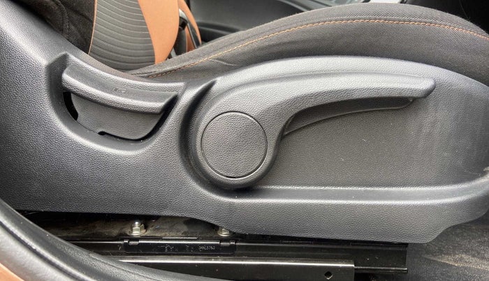2017 Hyundai i20 Active 1.2 SX, Petrol, Manual, 43,031 km, Driver Side Adjustment Panel