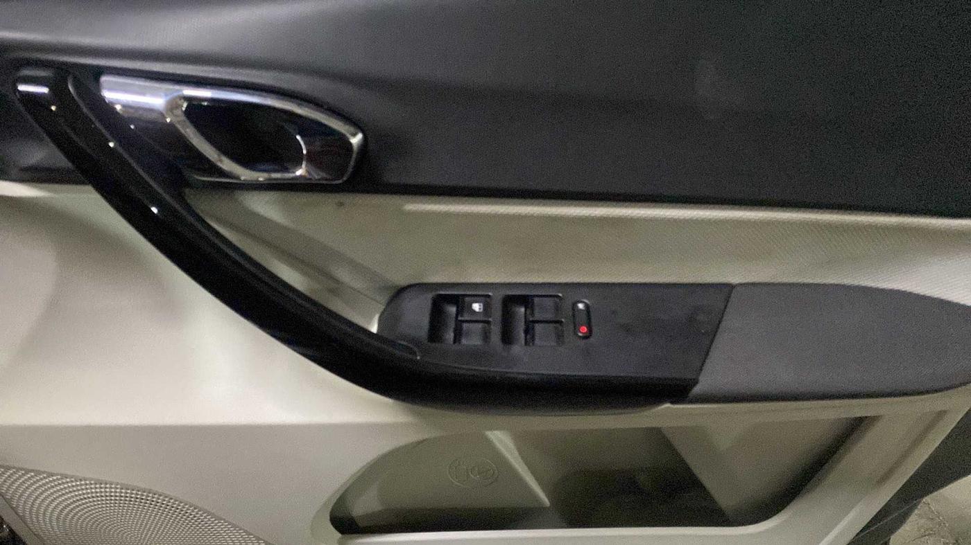 2022 Tata TIGOR XZ PLUS CNG, CNG, Manual, 14,105 km, Driver Side Door Panels Control