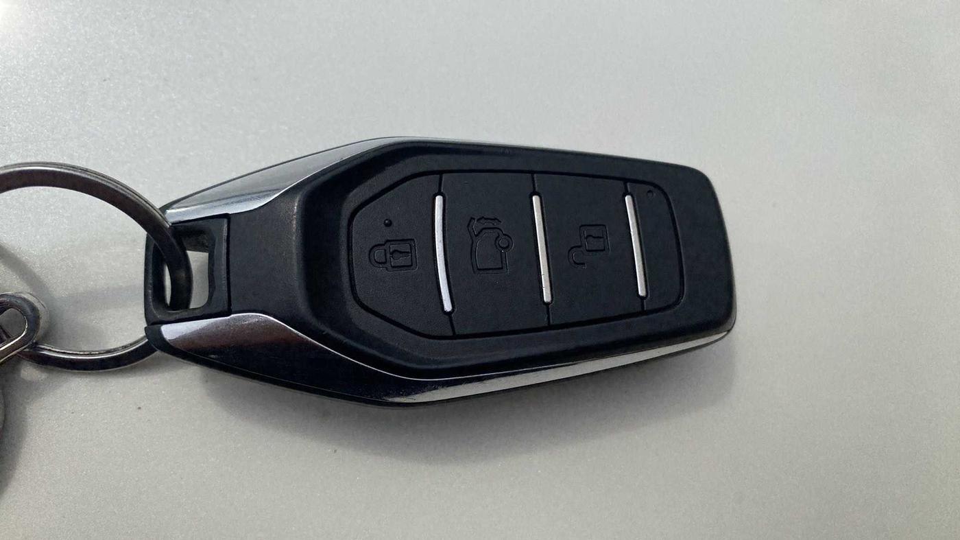 2017 Mahindra XUV500 W10, Diesel, Manual, 28,798 km, Key Close Up