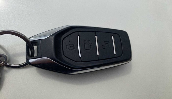 2017 Mahindra XUV500 W10, Diesel, Manual, 28,798 km, Key Close Up