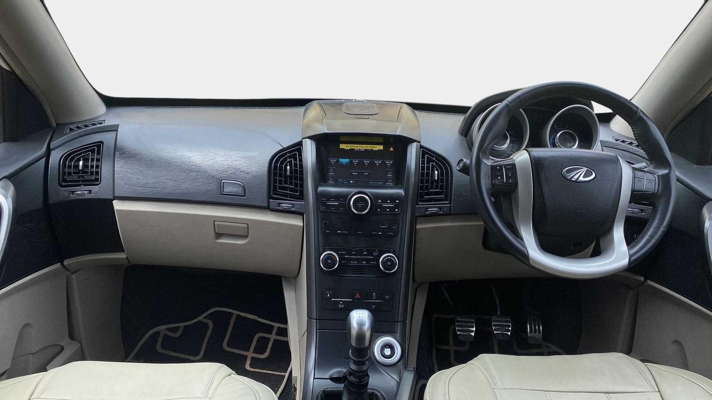 2017 Mahindra XUV500 W10, Diesel, Manual, 28,798 km, Dashboard