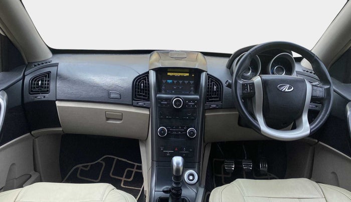 2017 Mahindra XUV500 W10, Diesel, Manual, 28,798 km, Dashboard