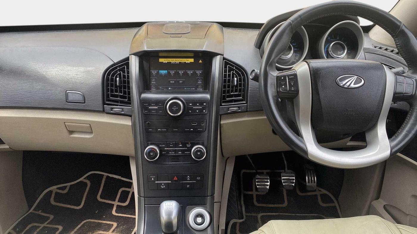 2017 Mahindra XUV500 W10, Diesel, Manual, 28,798 km, Air Conditioner