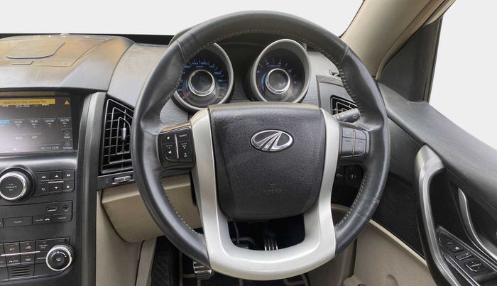 2017 Mahindra XUV500 W10, Diesel, Manual, 28,798 km, Steering Wheel Close Up