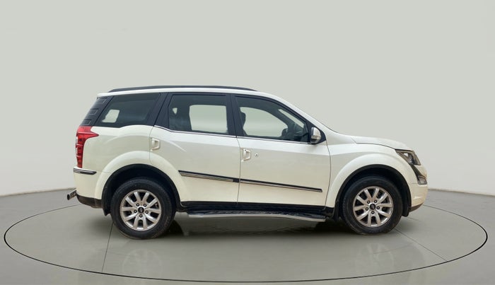 2017 Mahindra XUV500 W10, Diesel, Manual, 28,798 km, Right Side View