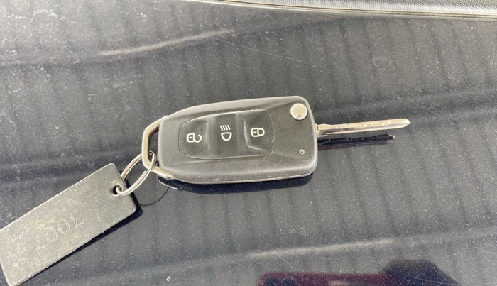 2018 Tata TIGOR XZ PLUS PETROL, Petrol, Manual, 34,052 km, Key Close Up