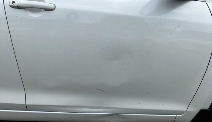 2015 Maruti Swift VDI ABS, Diesel, Manual, 99,091 km, Driver-side door - Minor scratches