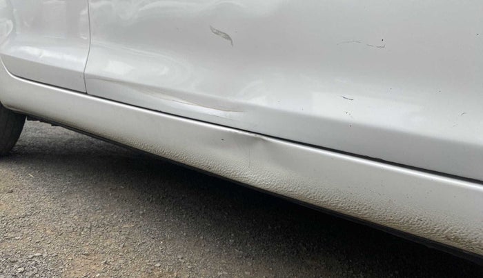 2015 Maruti Swift VDI ABS, Diesel, Manual, 99,091 km, Right running board - Slightly dented