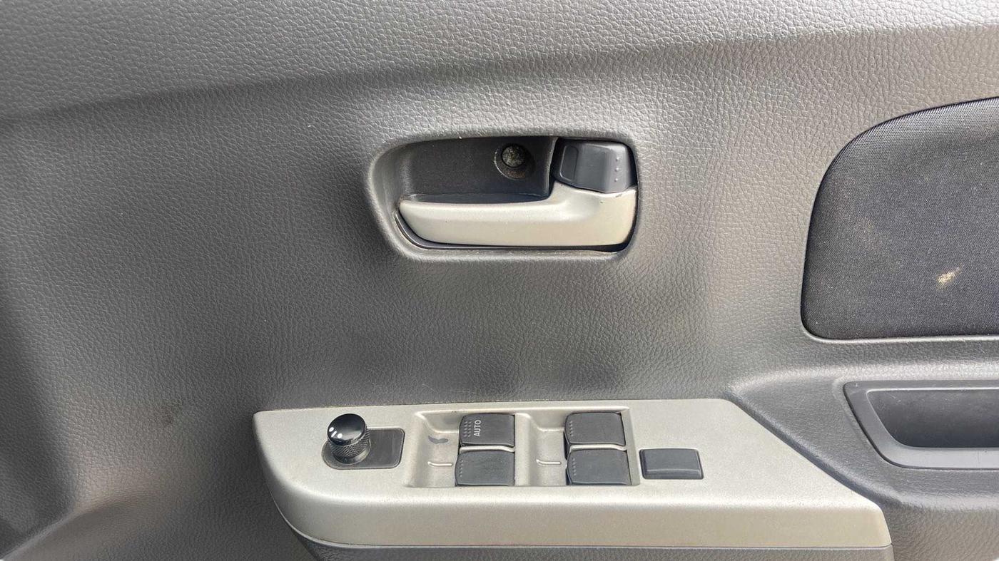 2011 Maruti Wagon R 1.0 VXI, Petrol, Manual, 70,933 km, Driver Side Door Panels Control