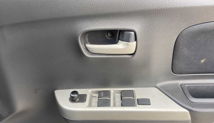 2011 Maruti Wagon R 1.0 VXI, Petrol, Manual, 70,933 km, Driver Side Door Panels Control