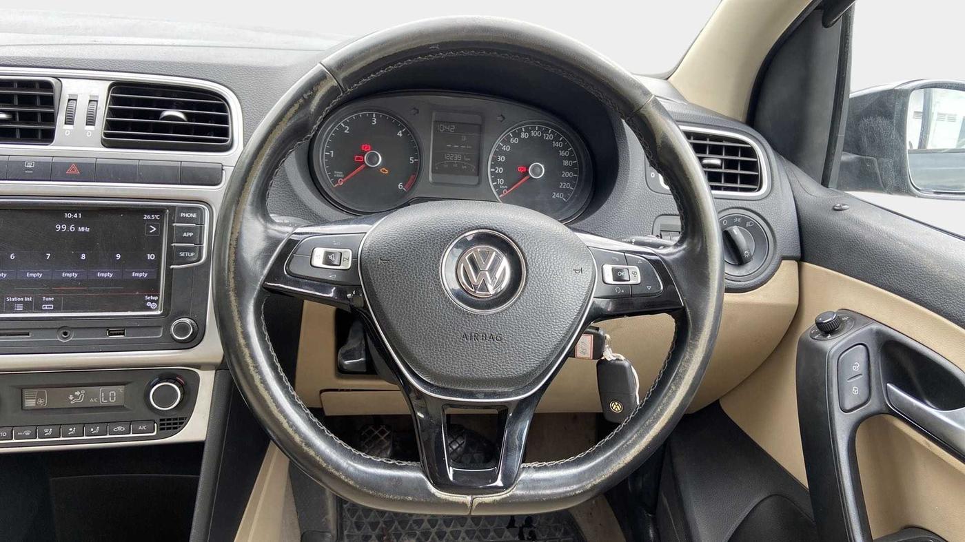 2018 Volkswagen Ameo HIGHLINE PLUS 1.5L 16 ALLOY, Diesel, Manual, 1,22,161 km, Steering Wheel Close Up