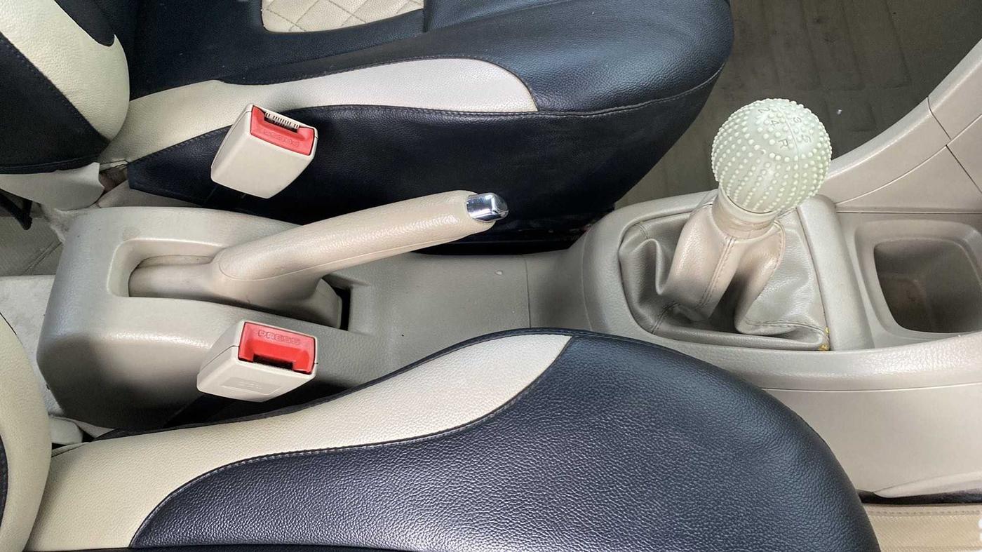 2015 Maruti Swift Dzire VDI ABS, Diesel, Manual, 1,19,047 km, Gear Lever