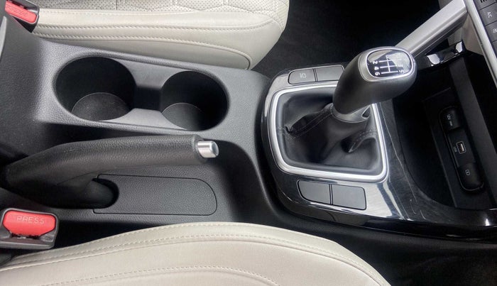 2022 KIA SELTOS HTX 1.5 PETROL, Petrol, Manual, 10,845 km, Gear Lever