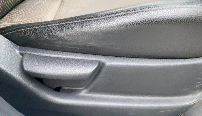 2017 Hyundai Eon MAGNA +, Petrol, Manual, 51,292 km, Driver Side Adjustment Panel